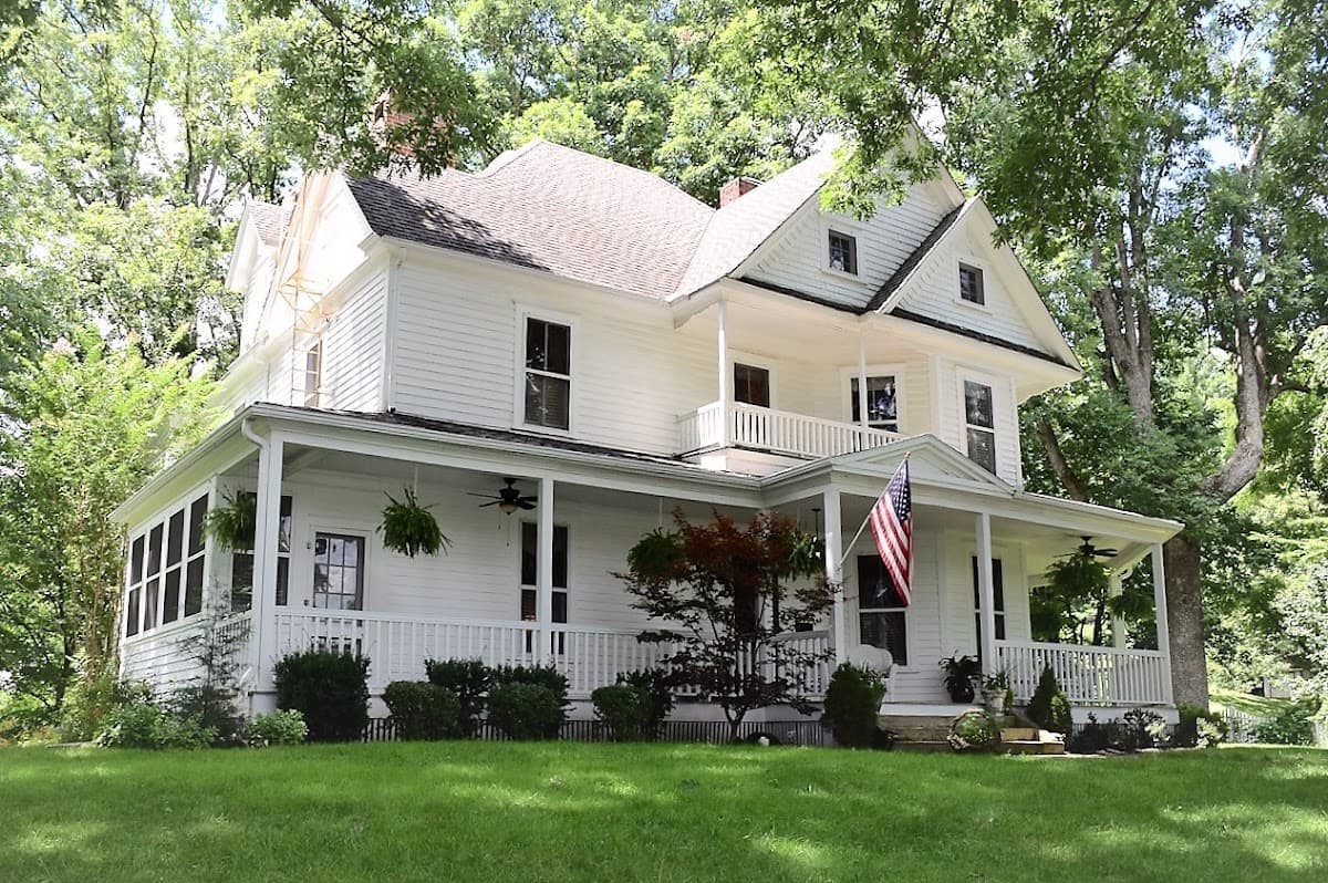 Oak Hill on Love Lane Bed & Breakfast, Hotel in Waynesville