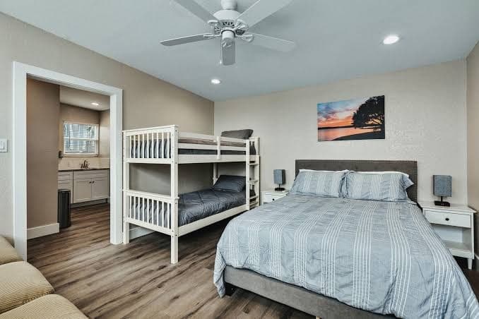 Medina Lake Getaway - Pool with Lakefront Views, Holiday Home in Lakehills