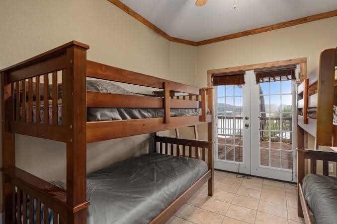 Medina Lake Villa - Stunning Lakeviews, Waterfront Access & Pool, Holiday Home in Lakehills