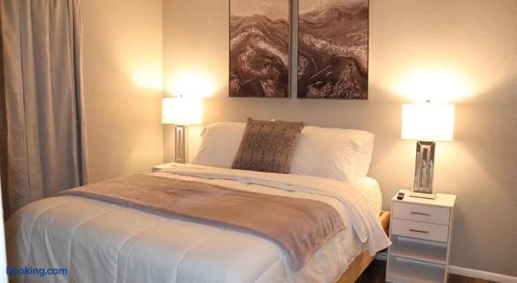 Travelers Oasis - Entire Place, Hotel in Las Quintas Fronterizas Colonia