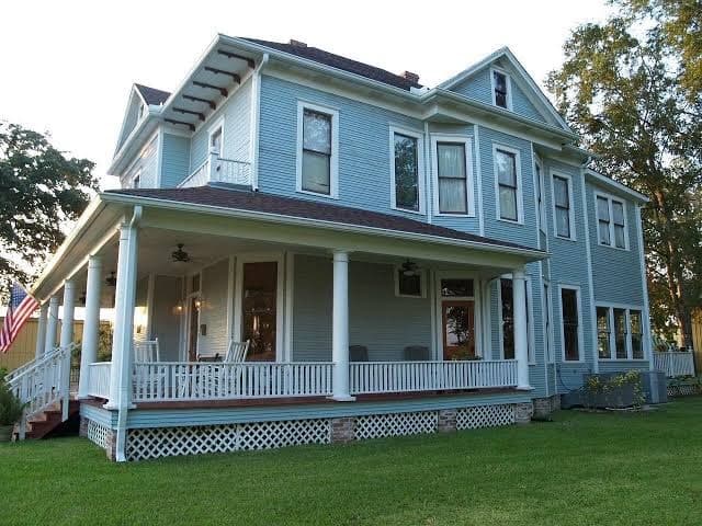 The Booker - Lewis, Hotel in Leesville