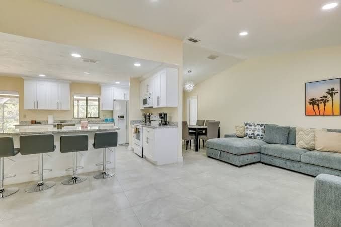 Saltwater Pool & Lanai: Lehigh Acres Escape!, Holiday Home in Lehigh Acres