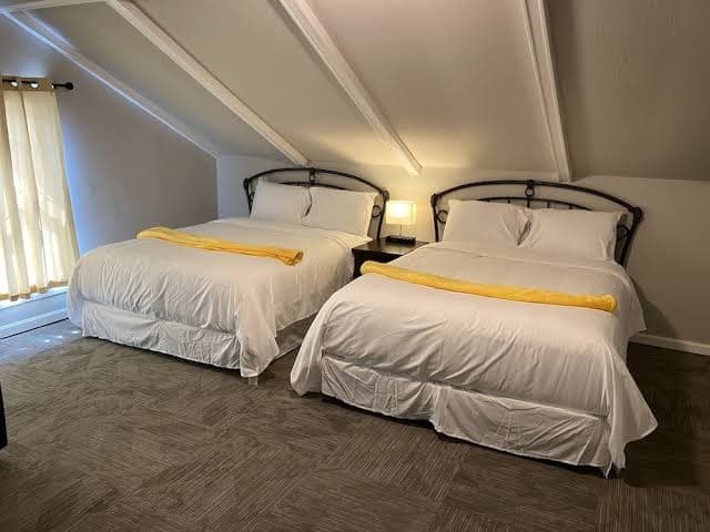 Twin Lakes Creamery | Eat · Treat · Sleep, Hotel in Leitchfield