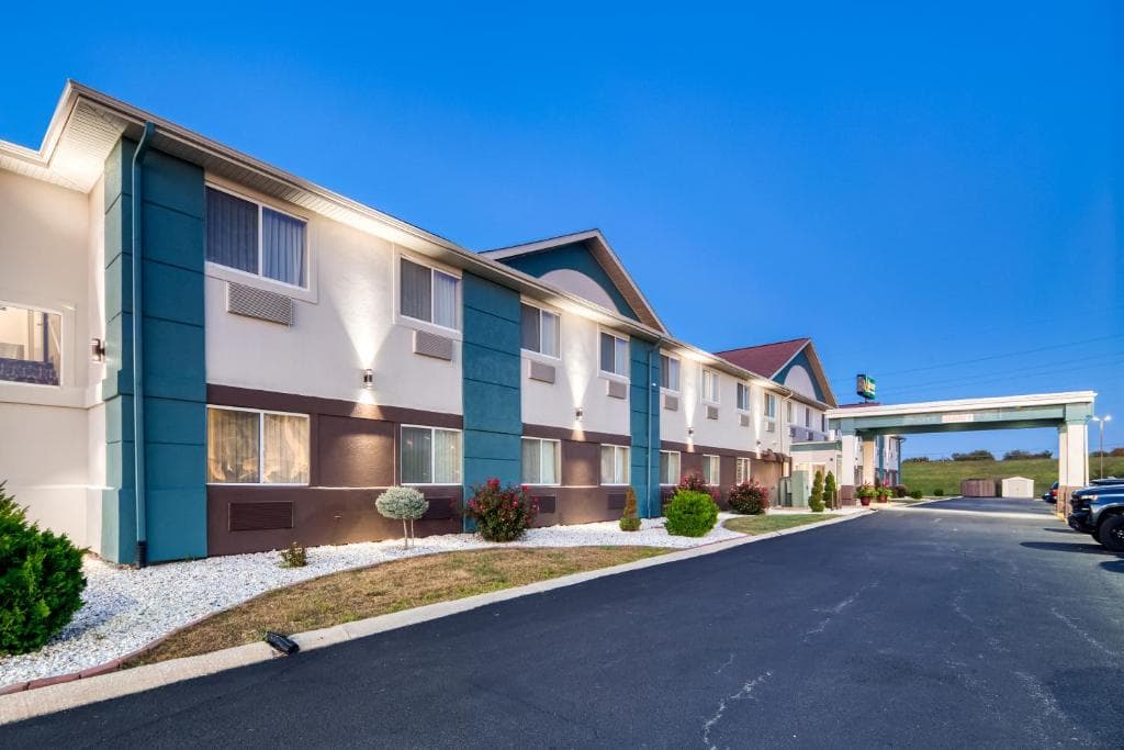 Quality Inn & Suites Springfield Southwest near I-72, Hotel in Leland Grove