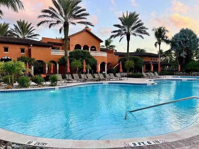 Luxury Townhouse with resort style amenities in OLE, Naples, Resort in Lely Resort