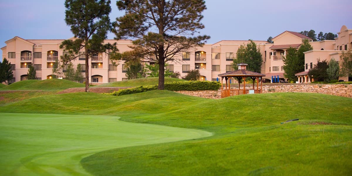 Leisure Hotels & Resorts, Hotel in Lenexa