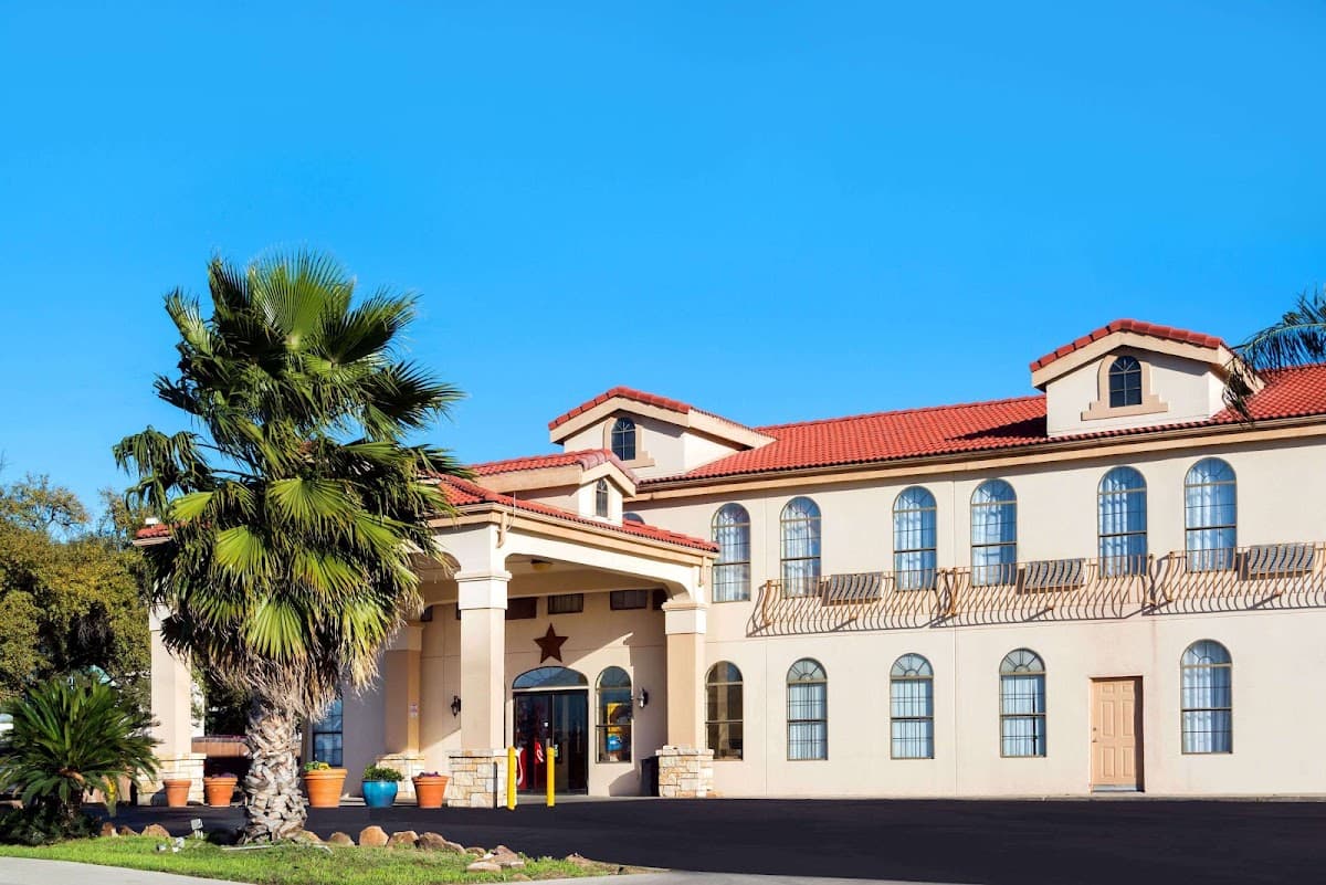 Days Inn by Wyndham Near Seaworld San Antonio, Hotel in Leon Valley