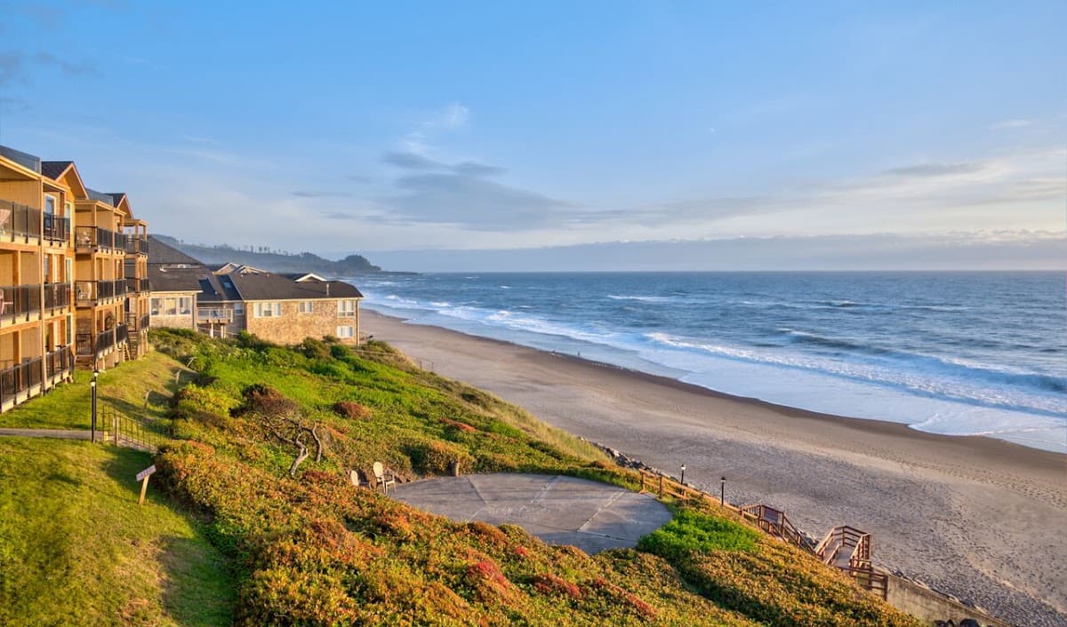 Cavalier Oceanfront Condominums, Holiday Home in Lincoln Beach