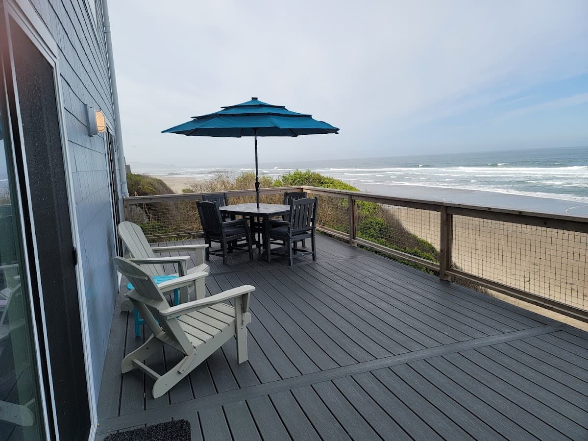 West Beach Suites, Hotel in Lincoln City