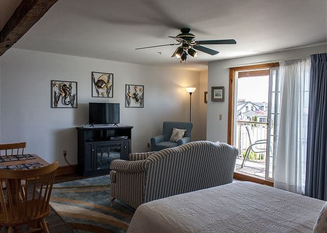 Suites by the Sea, Holiday Home in Lincolnville