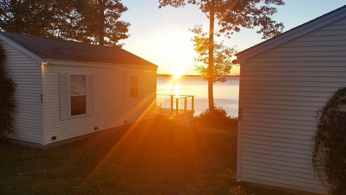 Cedarholm Garden Bay Inn Oceanfront Cottages, Bed & Breakfast in Lincolnville