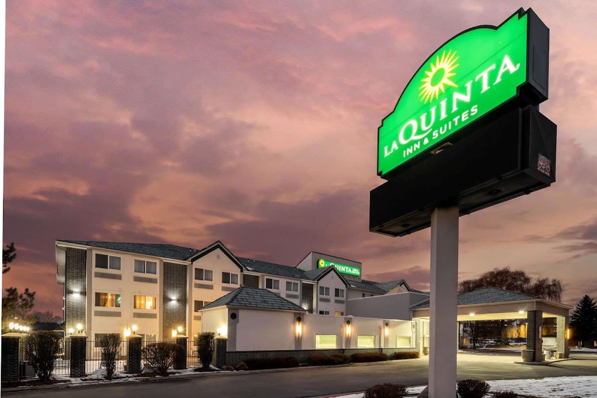 La Quinta Inn & Suites by Wyndham Logan, Hotel in River Heights