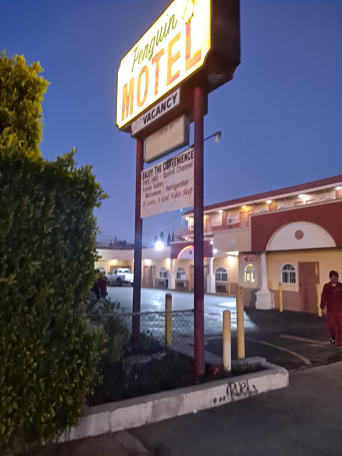 Penguin Motel, Motel in Lomita