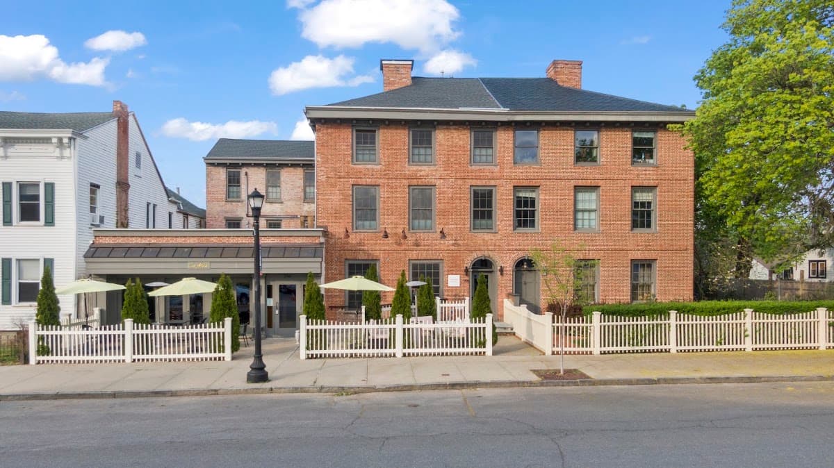 The Howard Hotel, Hotel in Lorenz Park