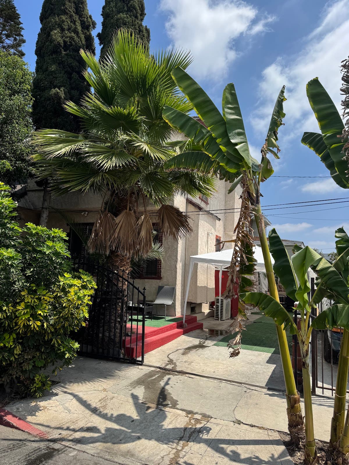 Naryn Guest house, Guesthouse in Los Angeles