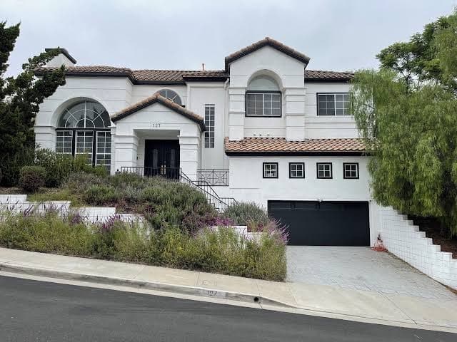 Large 6-bedroom house w/jacuzzi in lovely Monterey Park, Holiday Home in Monterey Park
