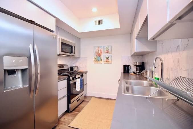 Los Angeles Deluxe Suites - Free Parking, Aparthotel in Hollywood