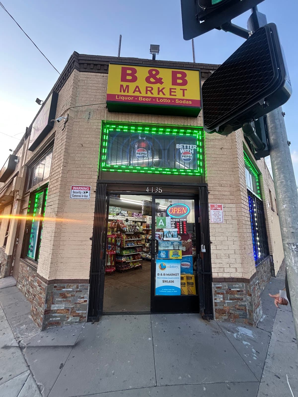 B & B Market, Bed & Breakfast in Cudahy