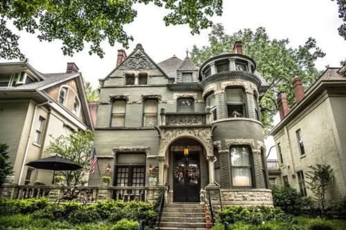 Inn at Saint James Court, Bed & Breakfast in Louisville