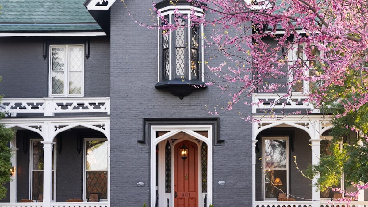 Inn At Woodhaven, Bed & Breakfast in Beechwood Village