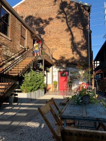 The Holy Goat Louisville, Bed & Breakfast in Louisville