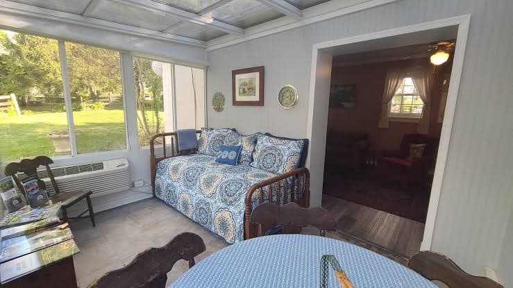The Milk Cottage - Cozy Getaway in the Country, Holiday Home in Lovettsville
