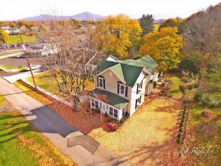 Garfield Guest House, Bed & Breakfast in Luray