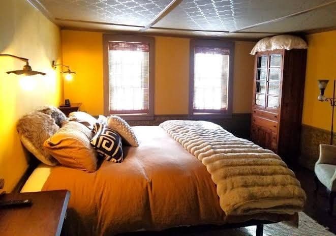 Historic Cottage on Perfect Ocean Shores, Holiday Home in Machiasport