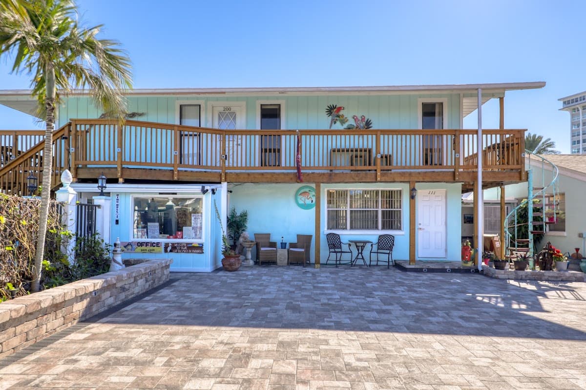 Sand Vista Vacation Rentals, Motel in Redington Shores