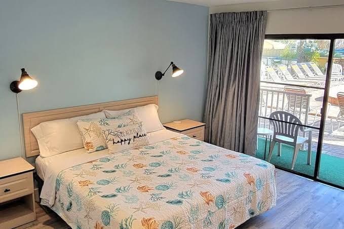 Satellite Motel - Daze Off 105, Motel in Treasure Island