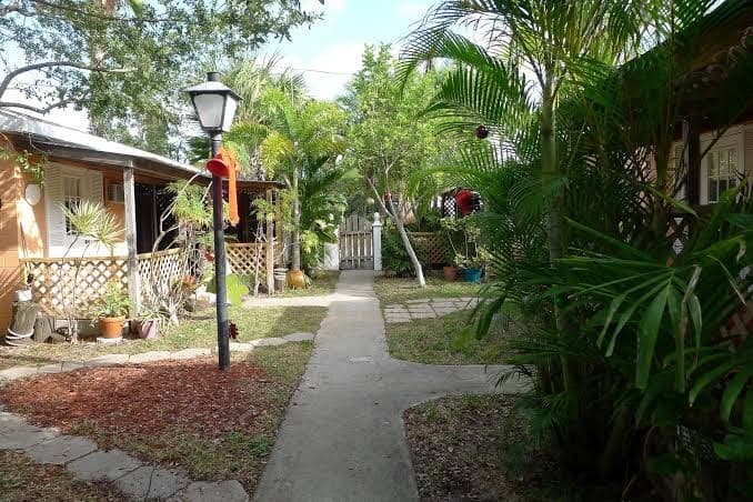 Changing Tides Cottages, Holiday Home in Madeira Beach