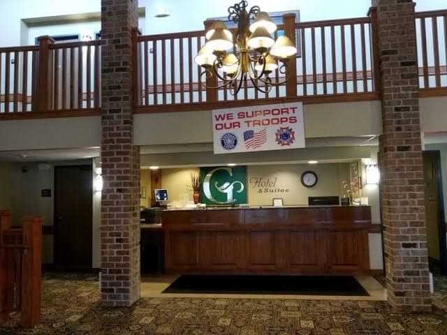 Madelia Hotel & Suites near Lake Crystal and Mankato, Hotel in Madelia