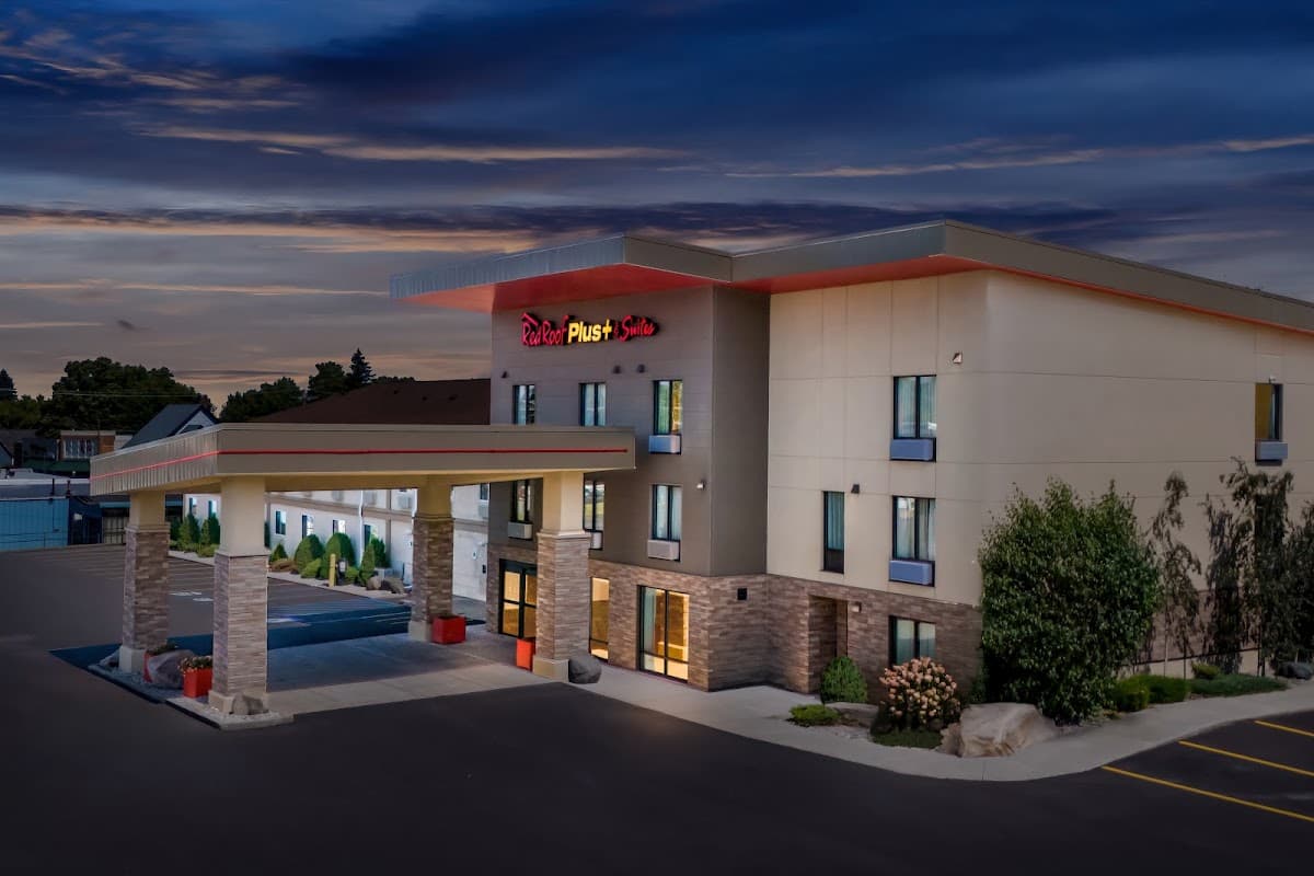 Red Roof PLUS+ & Suites Malone, Hotel in Malone