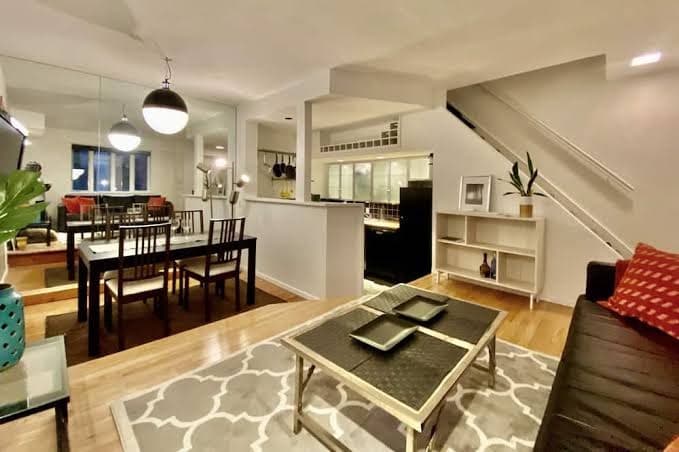 Hot West Village Furnished Duplex One Bedroom Rental, Hotel in West Village