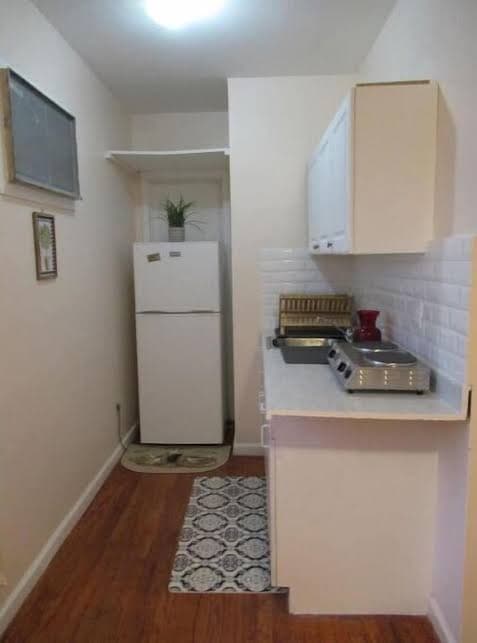 Entire Apartment w/ balcony 5 min from LGA., Hotel in Jackson Heights