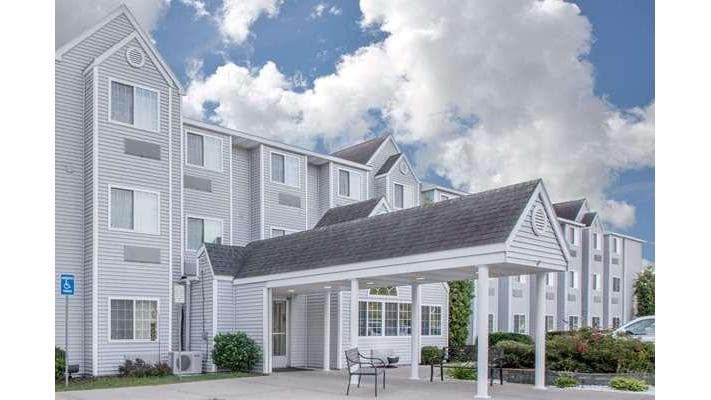 Microtel Inn & Suites by Wyndham Manistee, Hotel in Manistee
