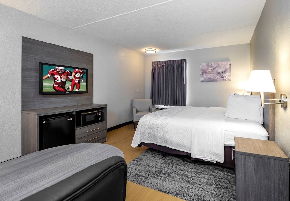 Red Roof PLUS+ Boston - Mansfield/ Foxboro, Hotel in Mansfield Center