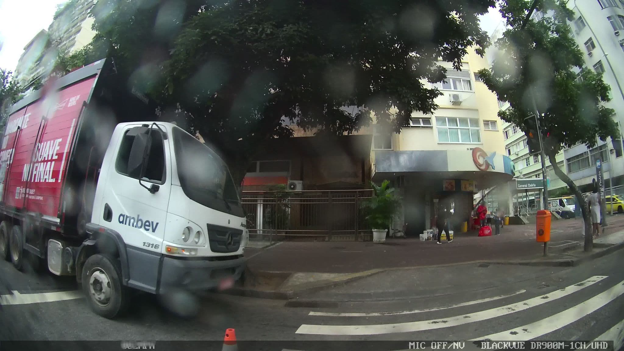 Street view near Rio Ipanema Hotel Residência, Ipanema — © kaart_1 (CC BY-SA · Mapillary)