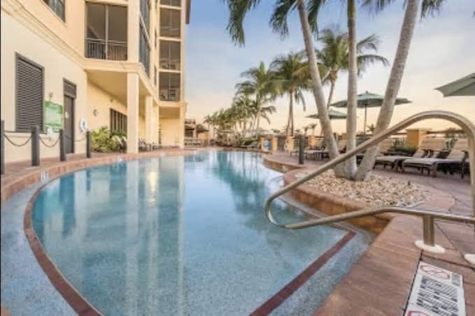 Sunset Cove Top Floor Unit in Resort Hotel over looks the beach a 1 /2 mile away, Resort in Marco Island