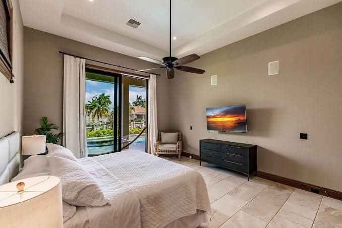 Recently Updated - 5 Bed 6 Bath Must See Waterfront Home with Heated Pool, Hotel in Marco Island