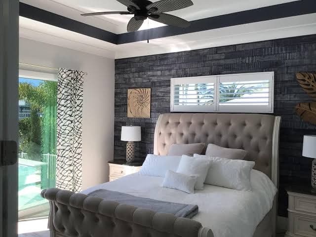 Stunning brand new Coastal Chic 4 bedroom 3 bath waterfront home!, Hotel in Marco Island