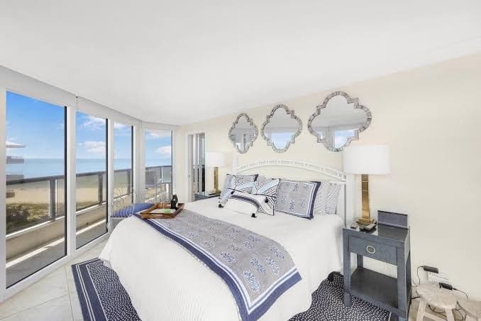 Cozy Beachfront Getaway With Pool and spa, Hotel in Marco Island