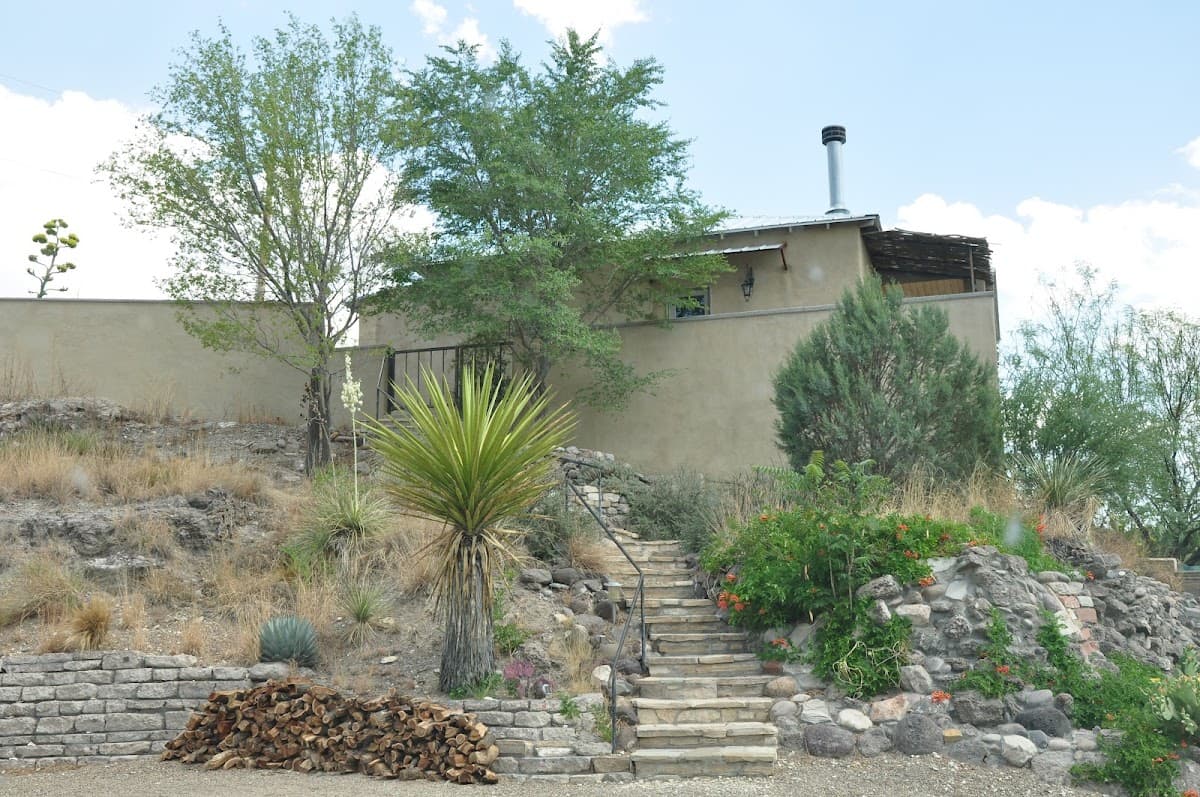 Marfa House on the Hill & Canteen, Hotel in Marfa