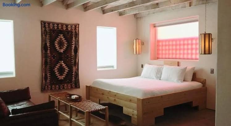 Large West Texas Suite at Iconic Property - Entire Place, Hotel in Marfa