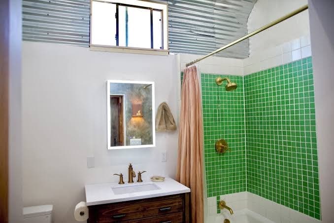 Watermelon Adobe, King Bed, Screened-in Porch, Amazing Location!, Hotel in Marfa