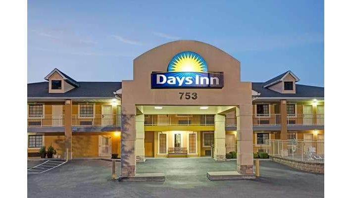 Days Inn by Wyndham Marietta White Water, Hotel in Marietta