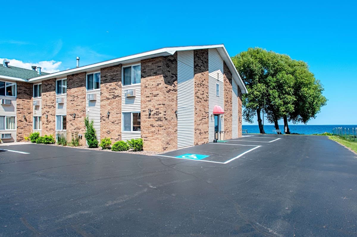 Econo Lodge Menomonie On The Bay, Hotel in Menominee