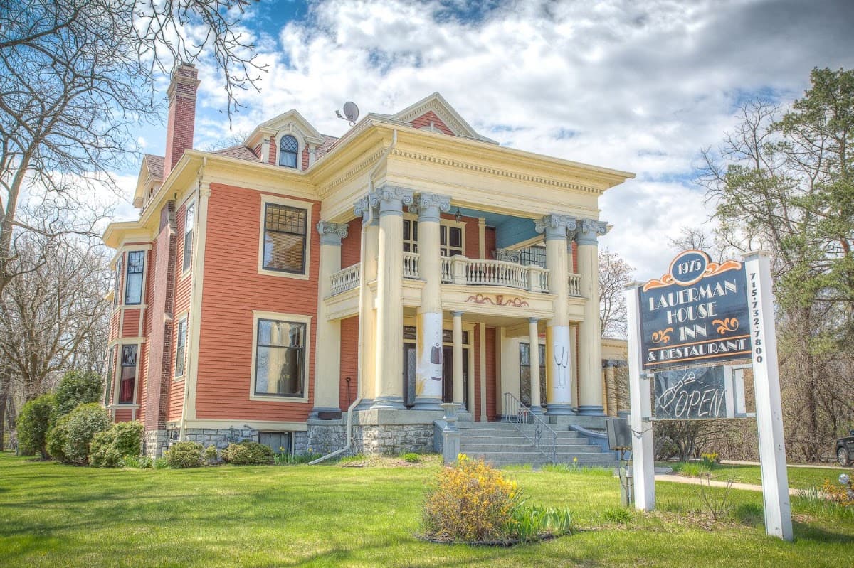 Lauerman House Inn, Bed & Breakfast in Marinette
