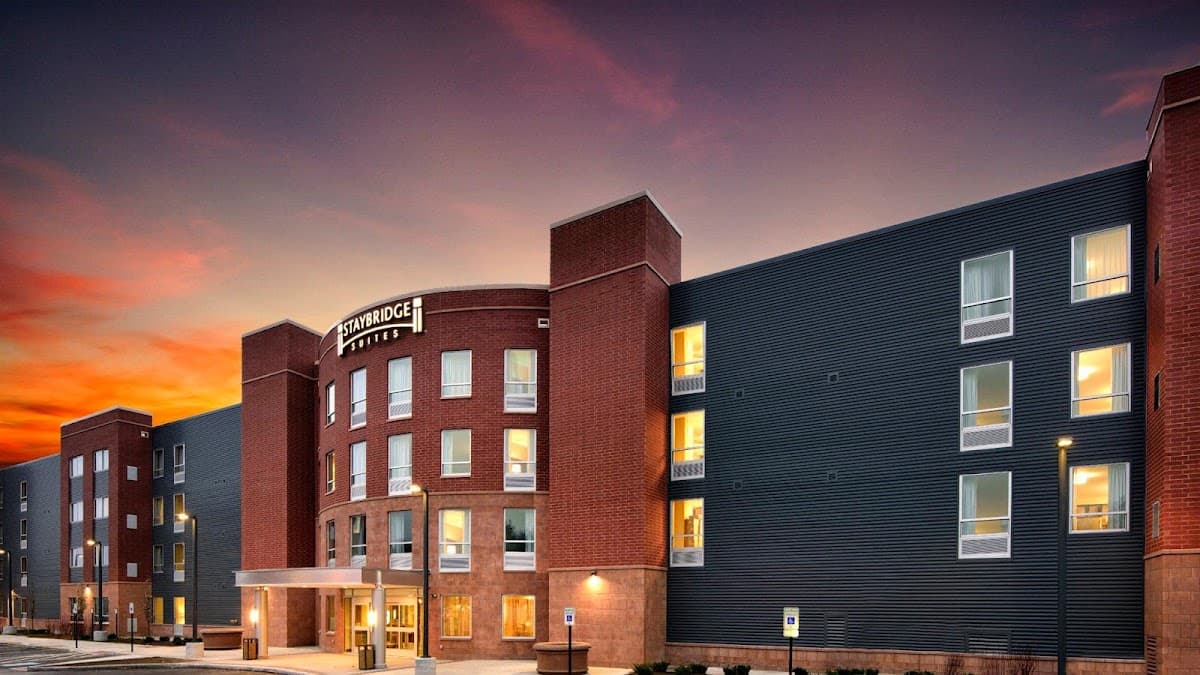 Staybridge Suites Marquette by IHG, Aparthotel in Marquette