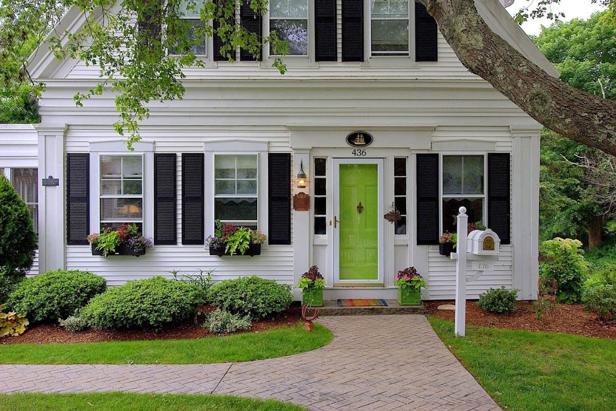 Long Dell Inn, Bed & Breakfast in Osterville